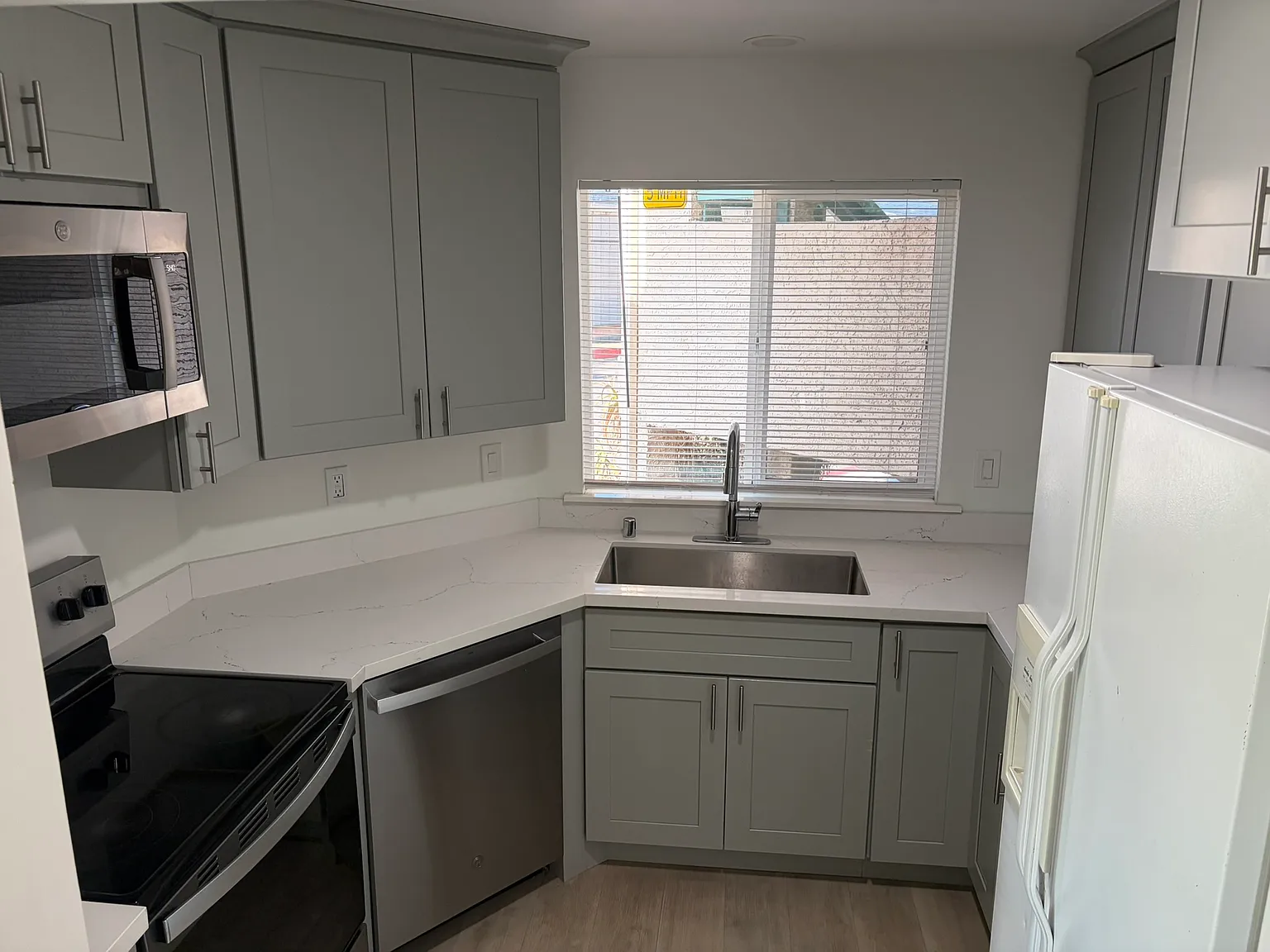 Monterey Valley Apartments — Photo 3