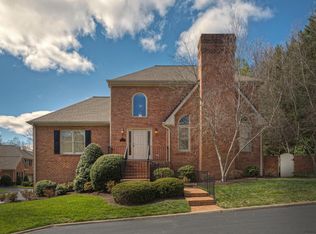 5635 Village Way, Roanoke, VA 24018