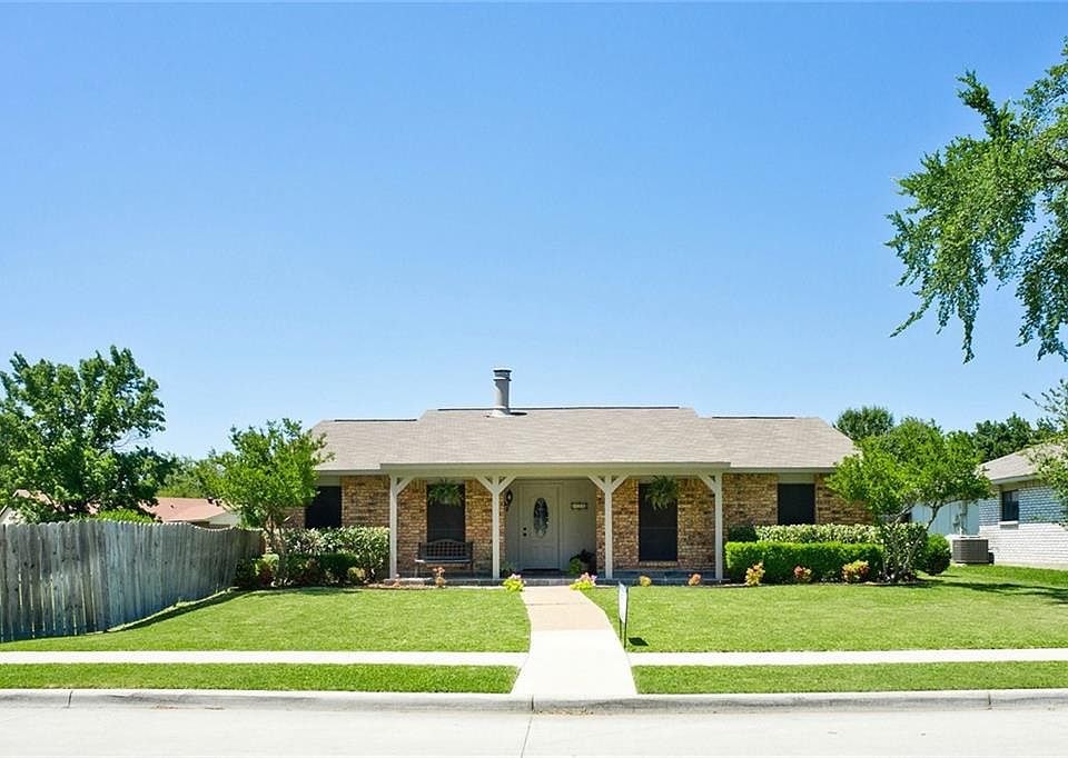 1st image of 430 Willow Springs Dr