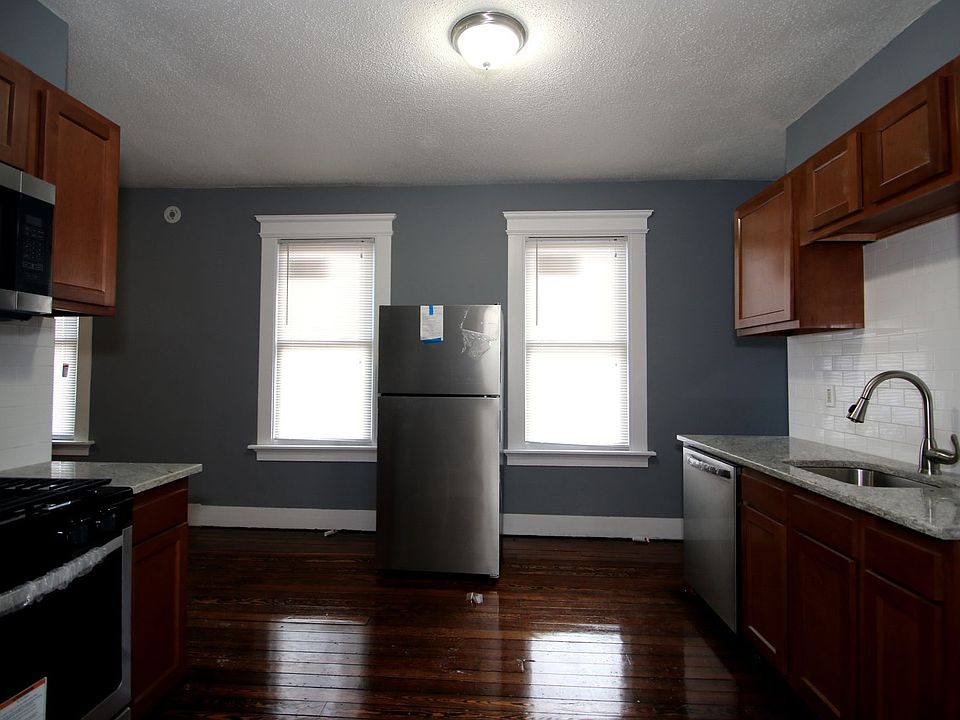 1st image of 168 Chatham St Floor 1