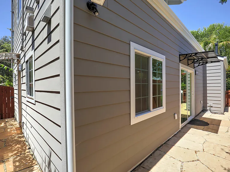 221 W Alamar Ave #C — Photo 4