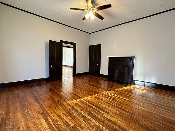 5th image of 307 Lewis St