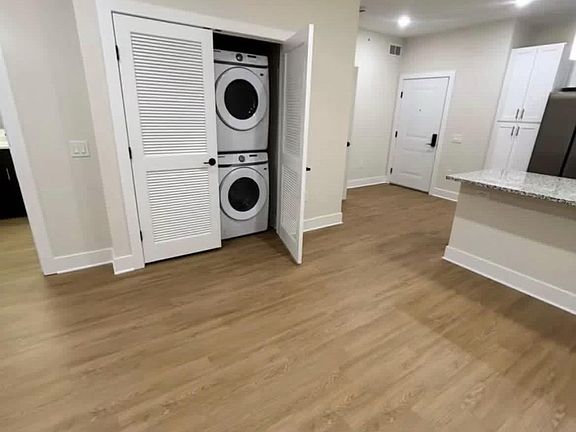 4th image of 624 Main St #206