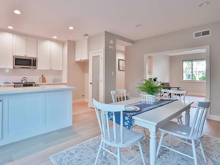 8257 Lake Forest Dr — Photo 6