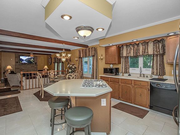 5th image of 23119 Leslie Ln