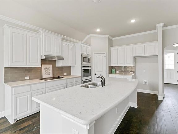 5th image of 114 Balsam Dr