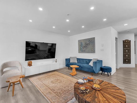 5th image of 2425 Edgemont Blvd #8