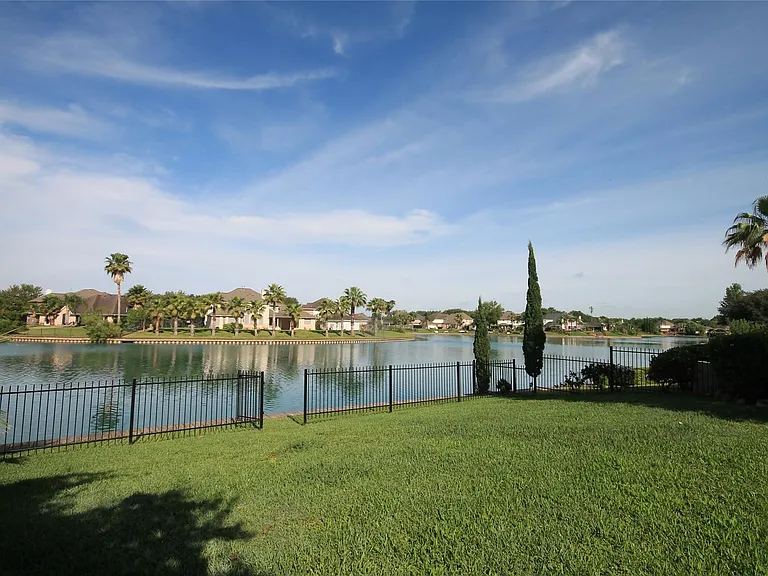 6714 Portuguese Bend Dr — Photo 29