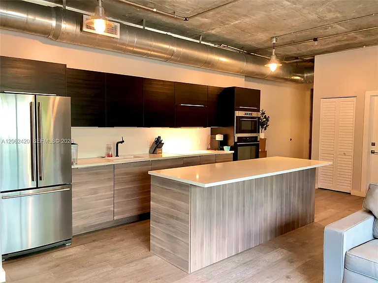 1700 Meridian Ave #303 — Photo 7