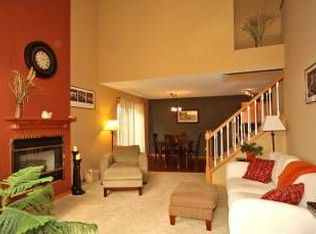 570 Mission Hills Way W, Chanhassen, MN 55317