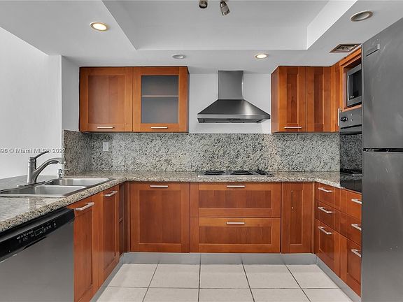 2nd image of 555 NE 15th St APT 14D