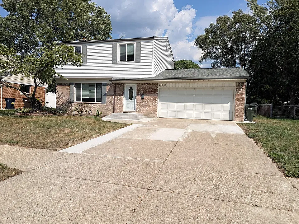 39880 Poinciana Dr