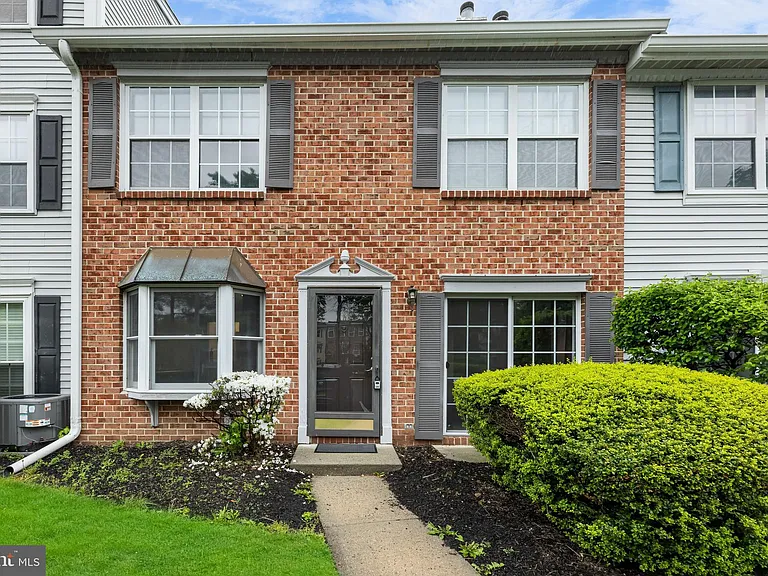 66 Cheverny Ct — Photo 29