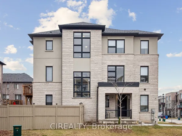 325 Laplante St, Newmarket, ON L3X 0M5