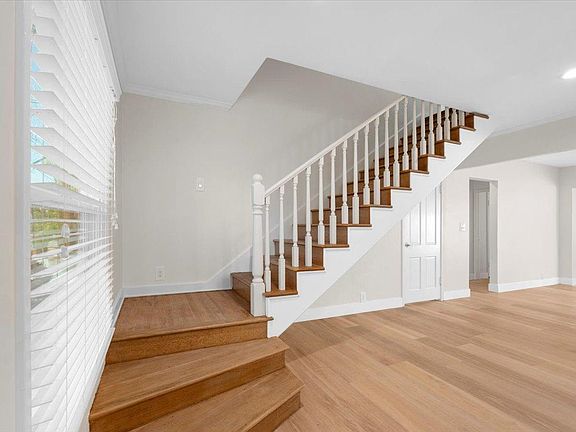 3rd image of 5209 Bellaire Ave