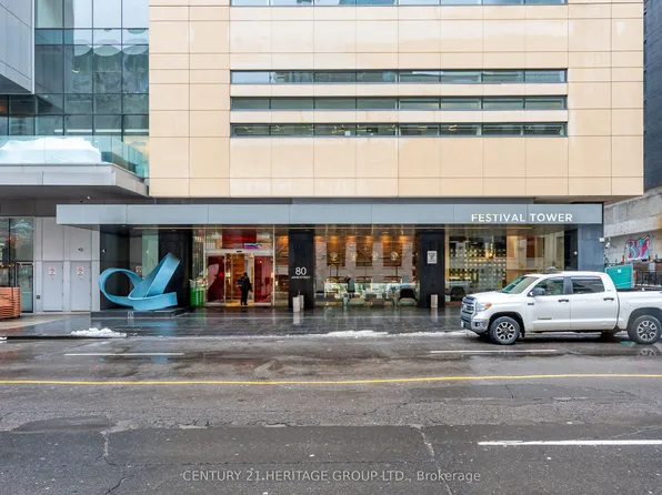 80 John St #2303, Toronto, ON M5V 3X4