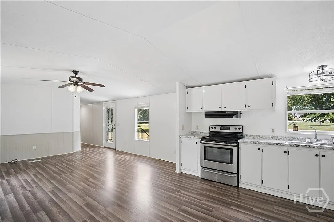 3 bed, 2.0 bath, 1152 sqft, $1,800 — Photo 2