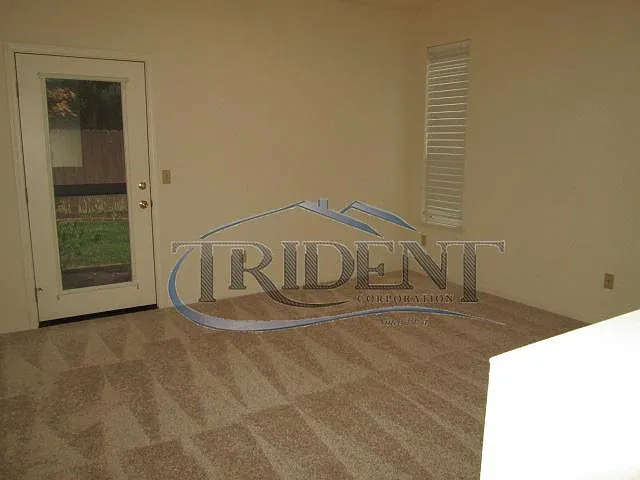 1902 Autumnwood Dr — Photo 10