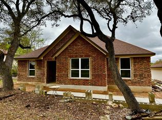 401 Crest Ridge Dr, Kerrville, TX 78028