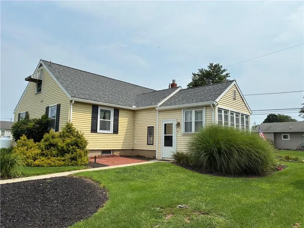 2882 Alms House Rd, Nazareth, PA 18064
