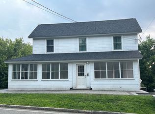 32 Franklin Ave, Oakland, NJ 07436