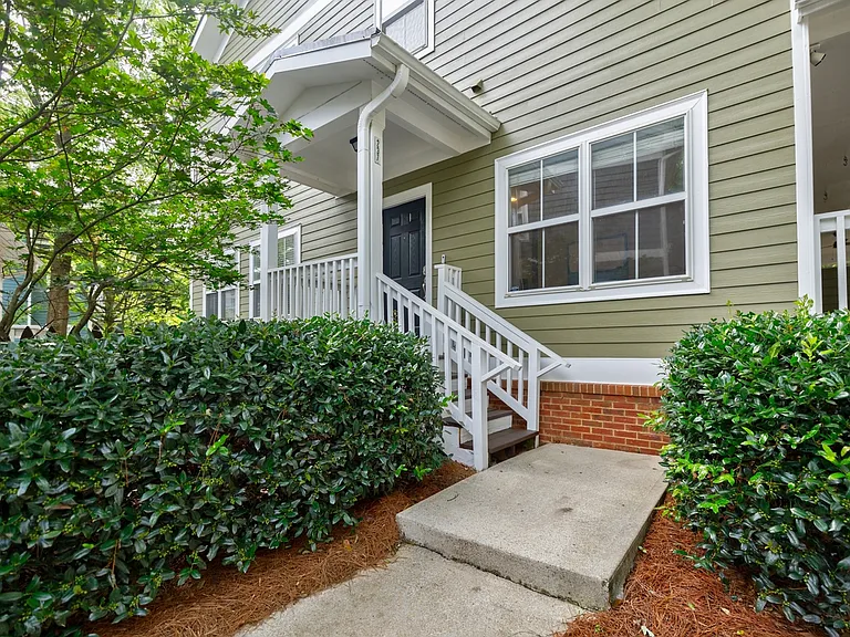 237 Carlyle Park Dr NE — Photo 5