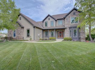 W347N5846 Foxglove Ct, Oconomowoc, WI