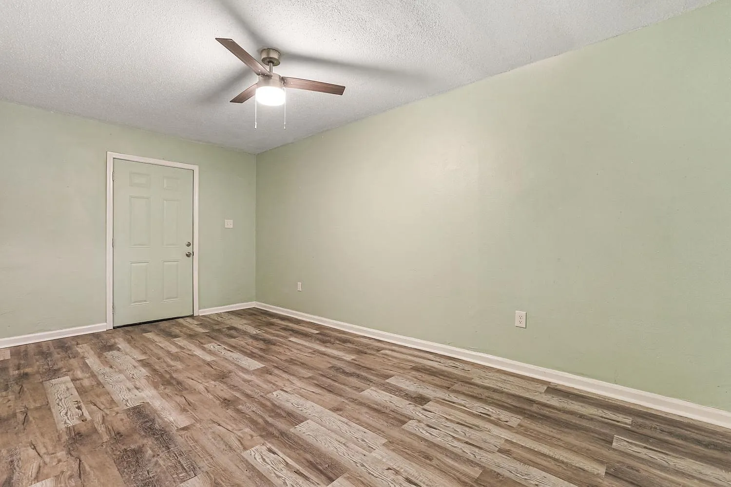 2 bed, 1.5 bath, 950 sqft, $1,000 — Photo 2