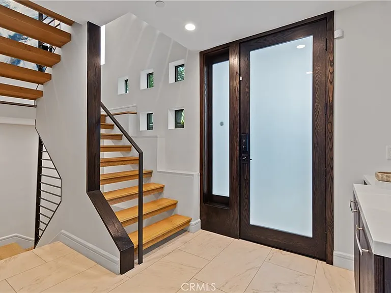 802 Bard St — Photo 12