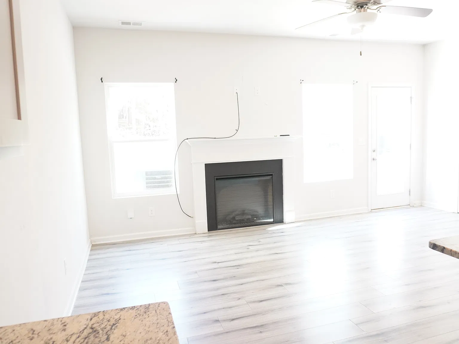 3 bed, 2.5 bath, 1600 sqft, $2,100 — Photo 2