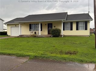 643 University Ln, Point Pleasant, WV 25550