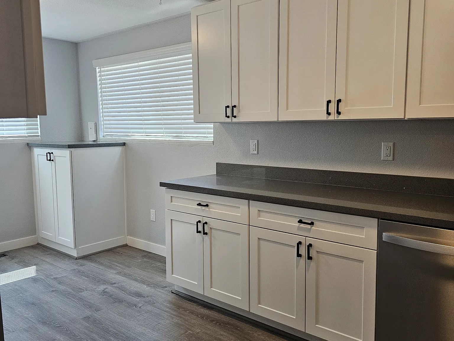 813 North Riverside Drive - A — Photo 2
