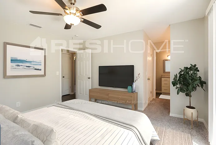 1258 Palm Dr — Photo 9