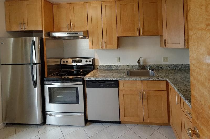 Full kitchen