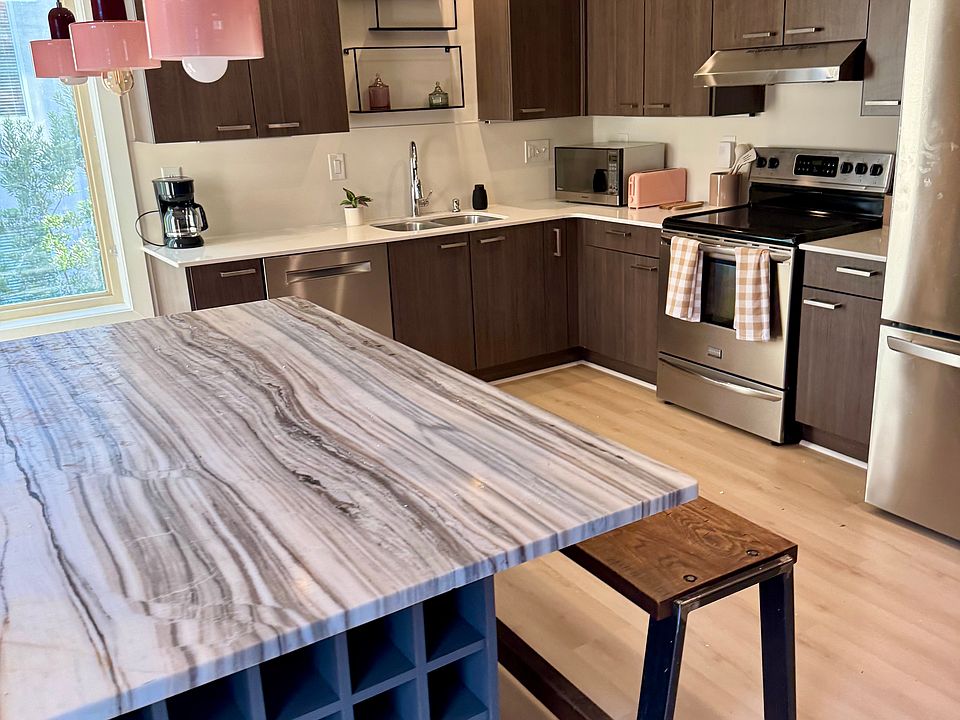 1st image of 11 Skyline Way NE