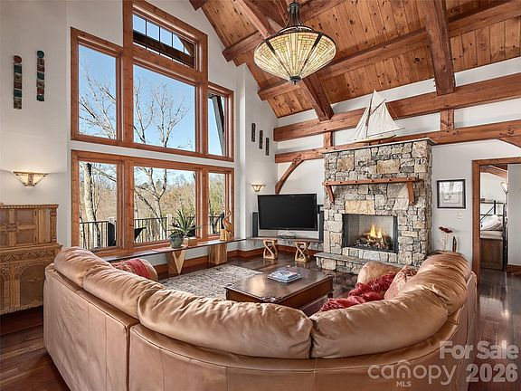 4th image of 54 High Bluff Dr