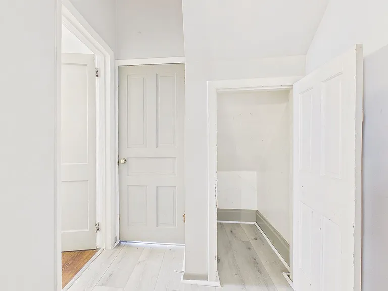242 Harris St — Photo 8