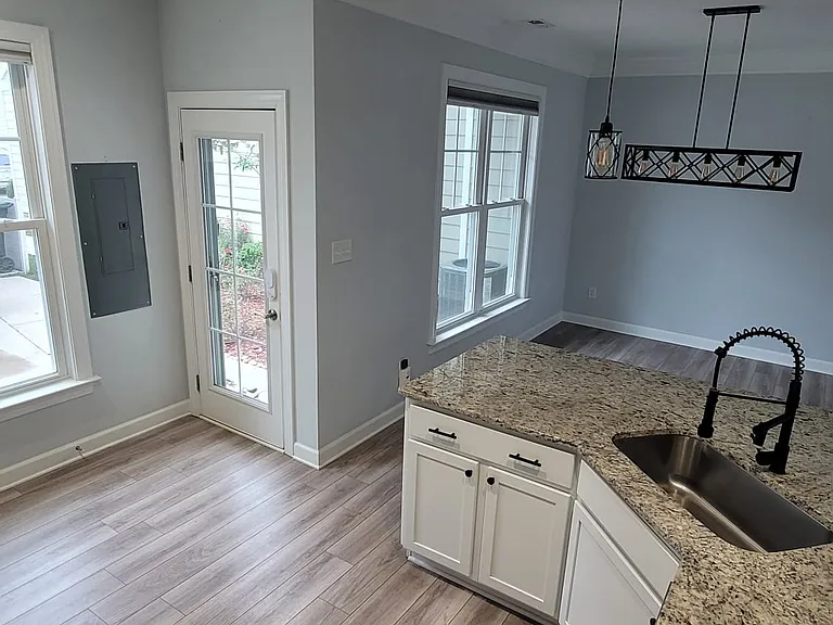 2022 Holmes Ct E — Photo 10