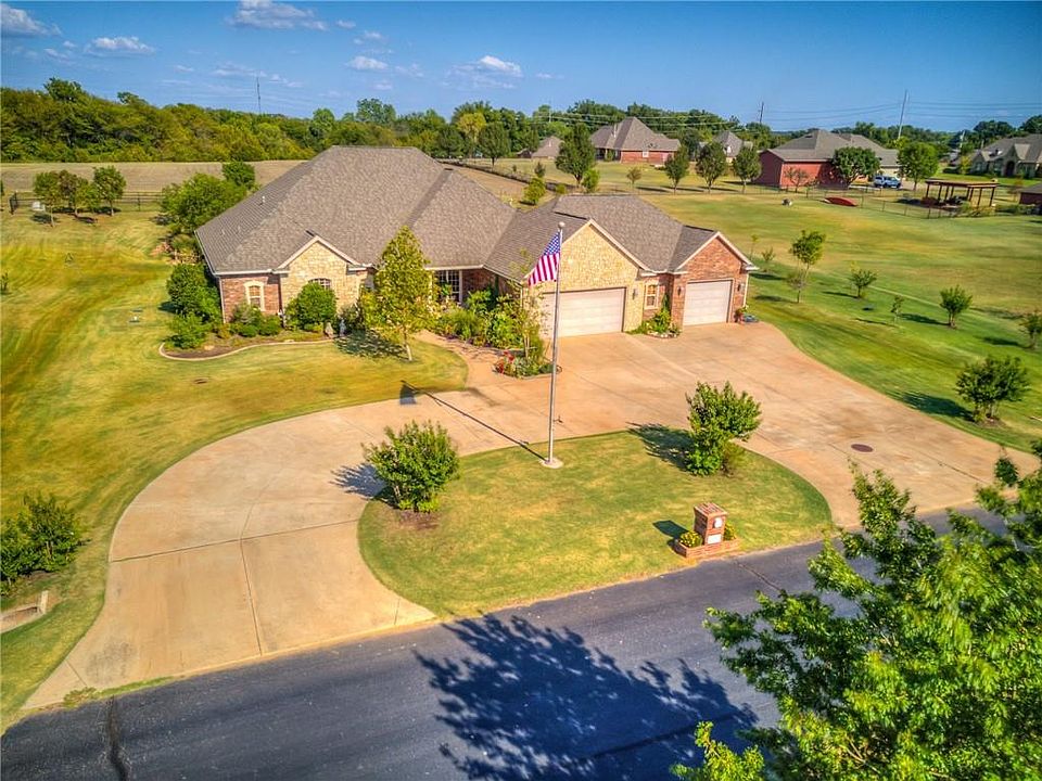 1st image of 2741 Long Lake Pl