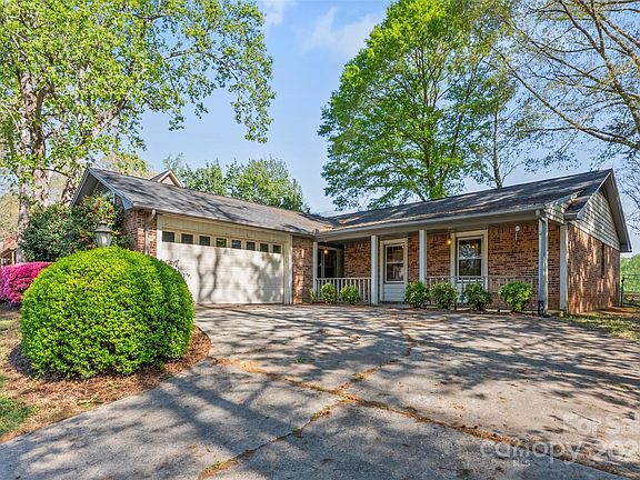 2nd image of 2643 Providence Dr