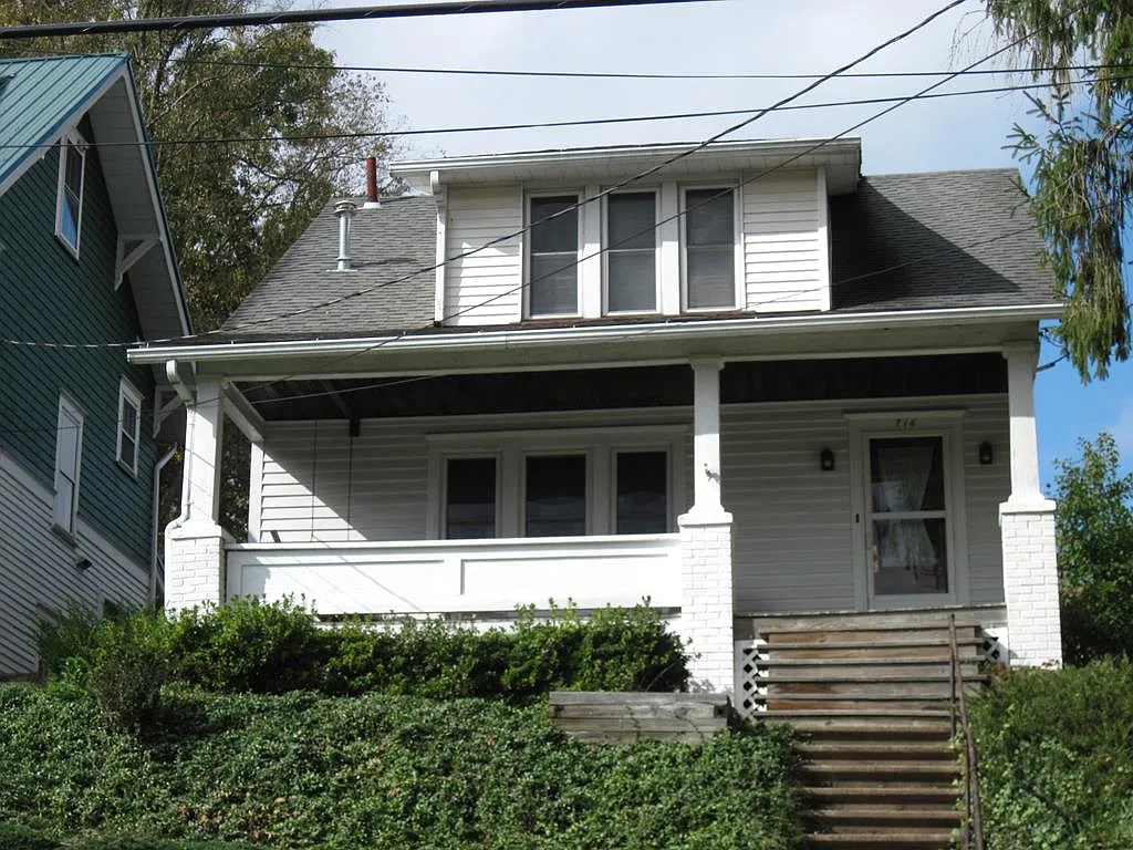 716 Allegheny Ave photo 1