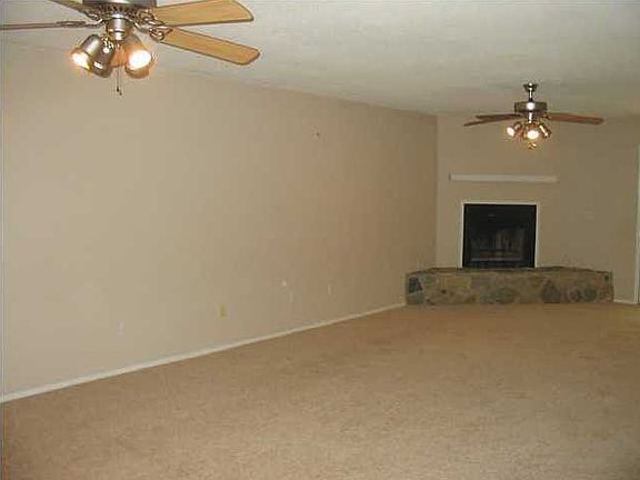 2nd image of 930 Meadow Ln
