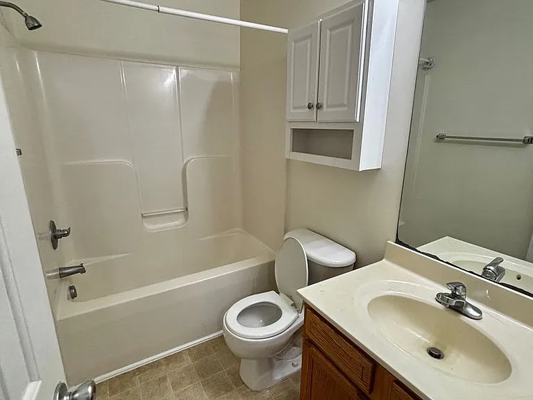 207 Ashwood Dr — Photo 6