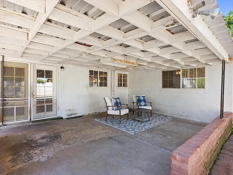 10217 Santa Paula Ave NE — Photo 30