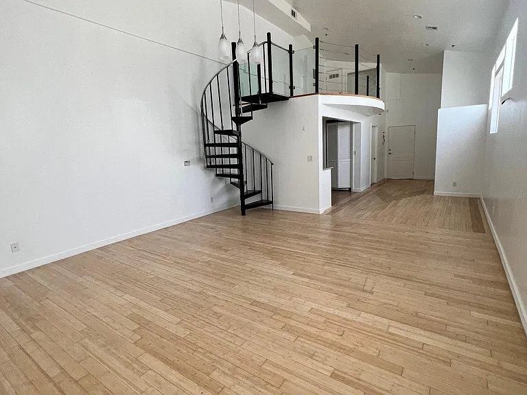 1043 S Grand Ave #8 — Photo 16
