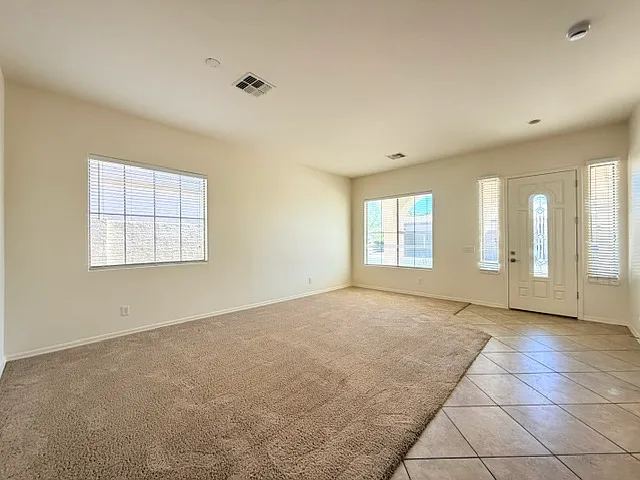 3 bed 2 bath w/ den & access to Anthem Community Council — Photo 2