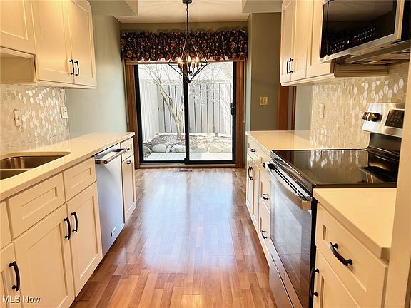 3rd image of 250-11 Laurel Cir