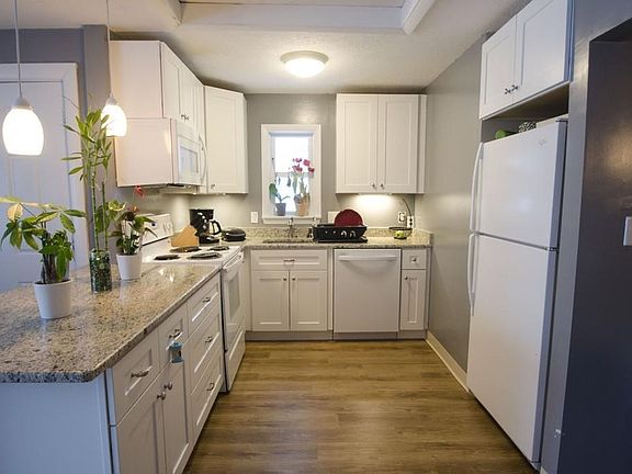 2nd image of 90 East St #90