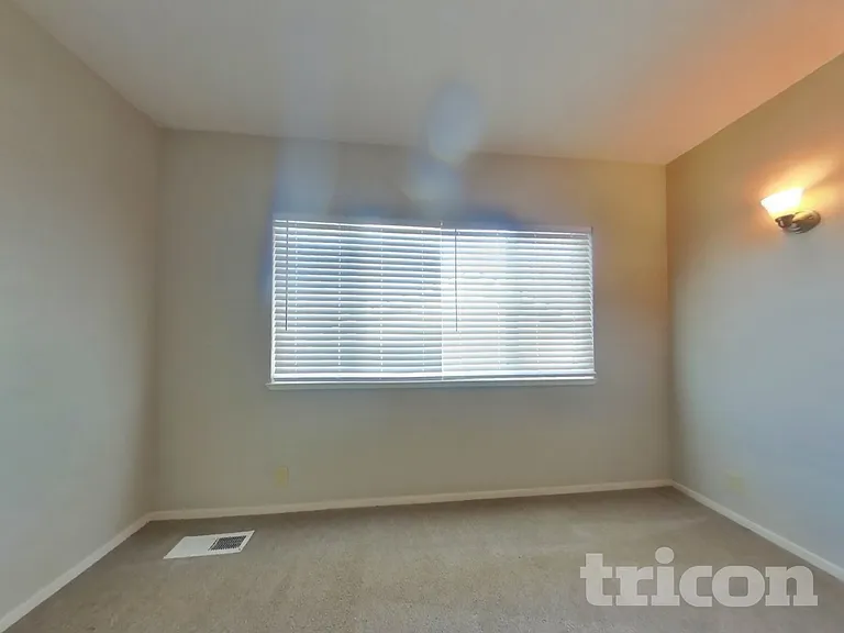 573 Laurel St — Photo 7