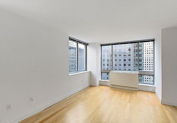 4th image of 45 W 37th St #17K